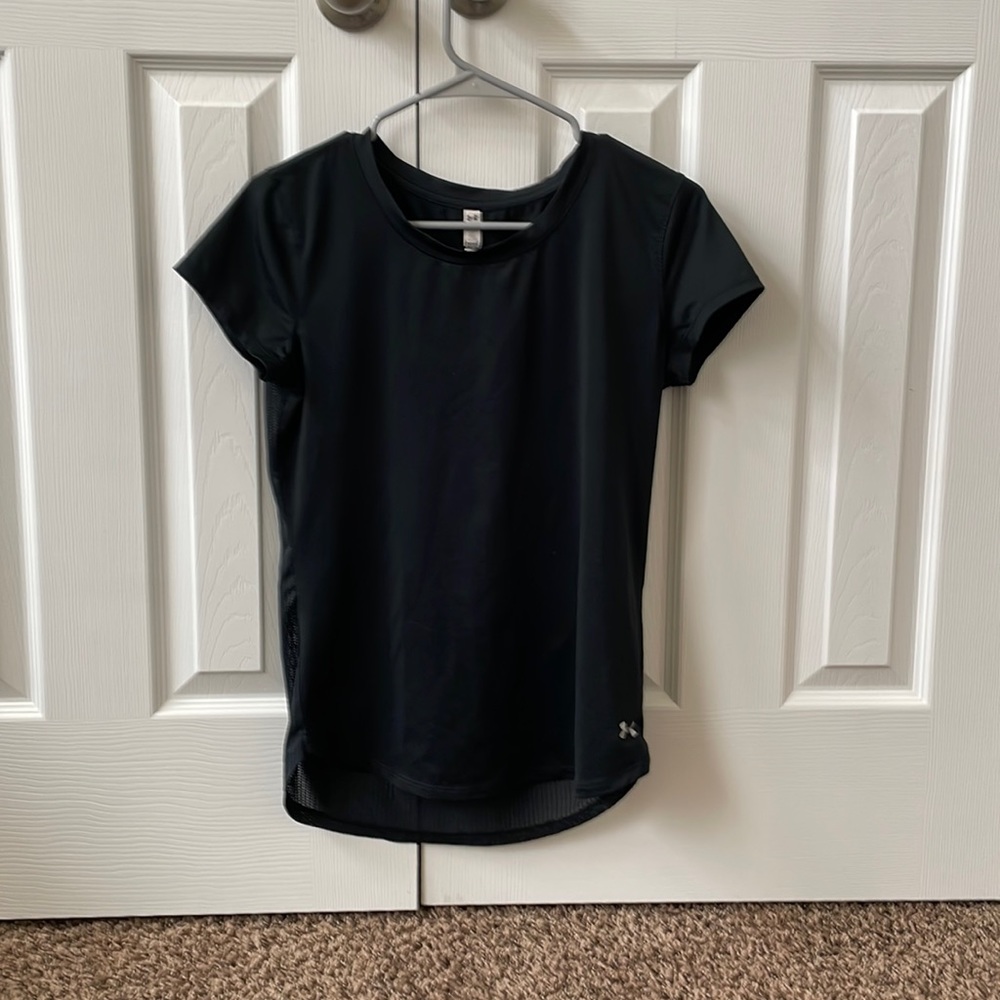 Black under armor workout top